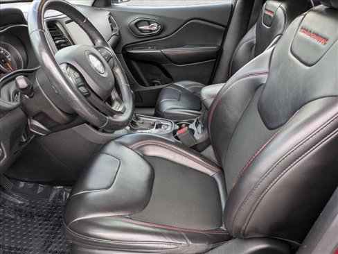 Used 2019 Jeep Cherokee Trailhawk image 15