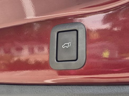 Used 2017 Toyota Highlander LE image 21