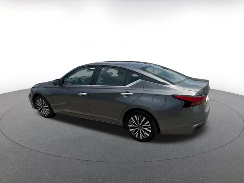 Used 2024 Nissan Altima 2.5 SV image 10