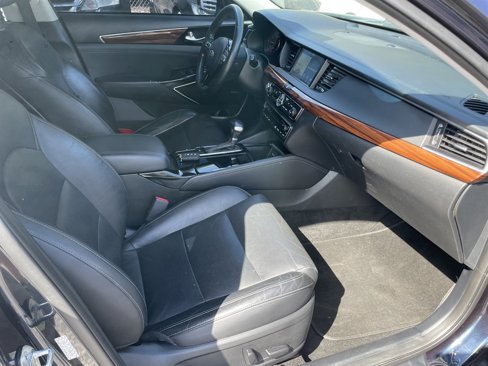 Used 2017 Kia Cadenza Premium w/ Luxury Package image 17