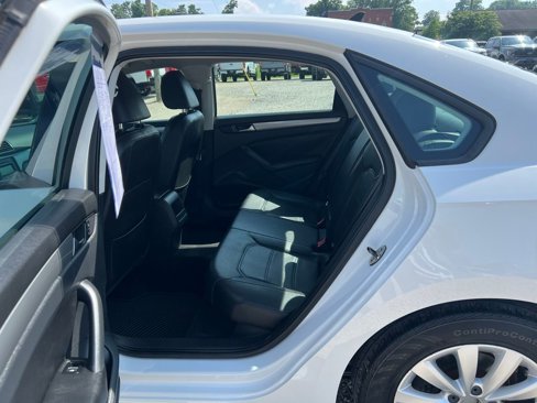 Used 2013 Volkswagen Passat Wolfsburg Edition image 16