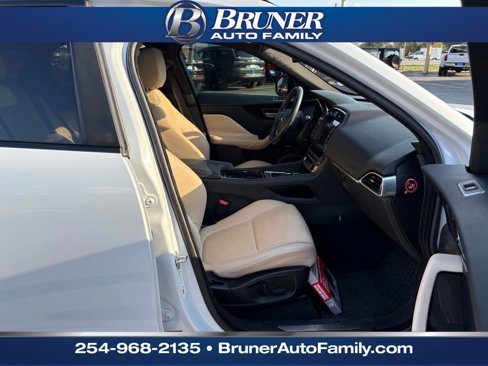 Used 2018 Jaguar F-PACE Premium image 9