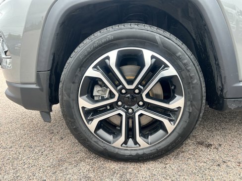 Used 2024 Jeep Compass Limited image 34