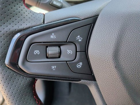 New 2025 Chevrolet Trax RS w/ Sunroof Package image 17
