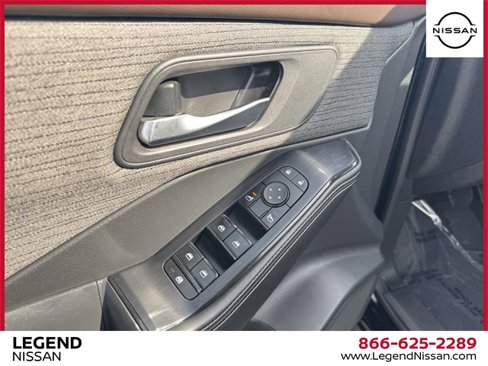 Used 2021 Nissan Rogue SV image 14