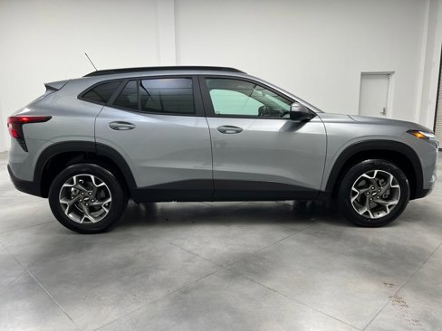 Used 2024 Chevrolet Trax LT image 8