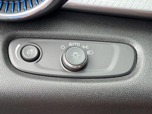 New 2025 Chevrolet Trax LT w/ Sunroof Package image 37