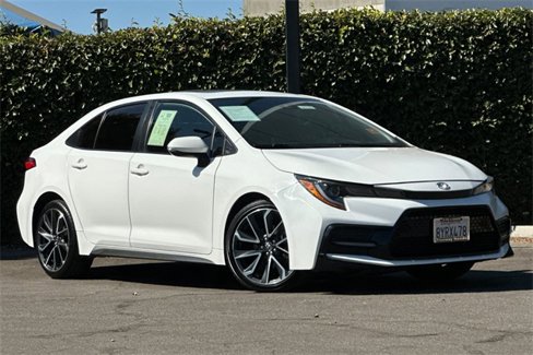 Used 2022 Toyota Corolla SE image 2