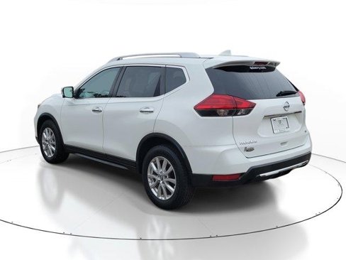 Used 2017 Nissan Rogue SV w/ SV Premium Package image 3