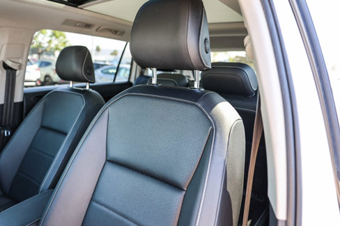 Used 2021 Volkswagen Tiguan SEL w/ 3rd Row Seat Package image 17