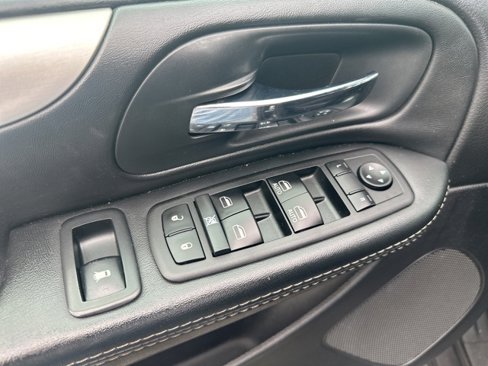 Used 2015 Dodge Grand Caravan SE w/ Quick Order Package 29E SE image 12