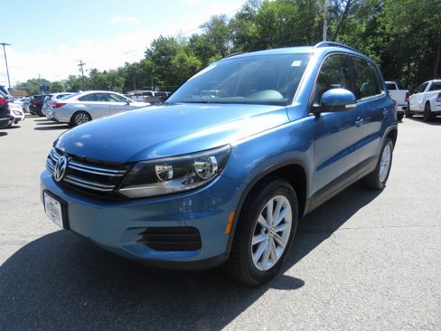Used 2017 Volkswagen Tiguan Limited w/ Premium Package image 2