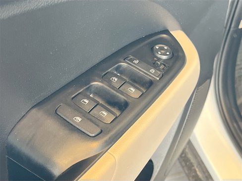 Used 2024 Hyundai Venue SEL image 17