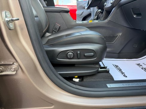 Used 2018 Chevrolet Equinox Premier image 18