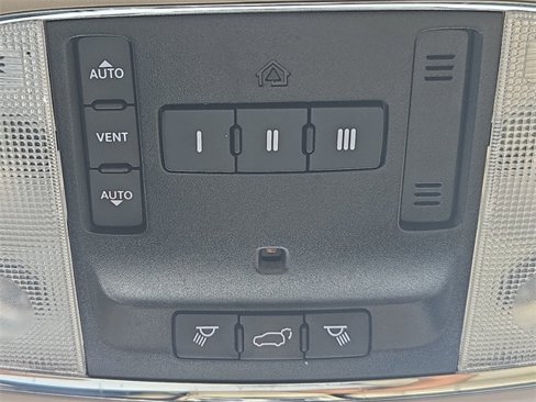 Used 2020 Jeep Grand Cherokee Limited image 25
