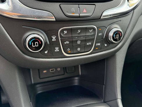 Used 2023 Chevrolet Equinox LT image 28