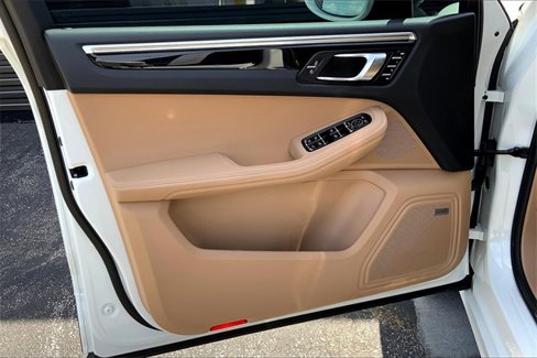 Certified 2021 Porsche Macan S image 27