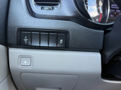 Used 2020 Kia Sedona LX image 22