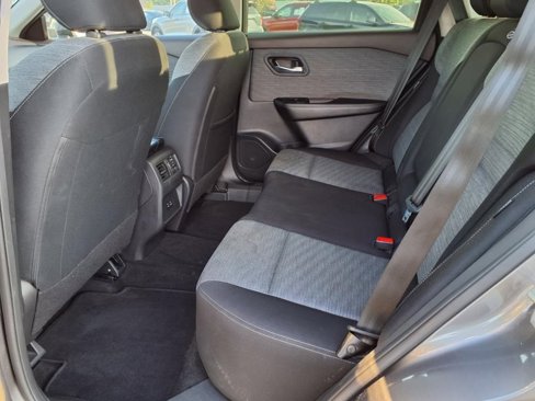 Used 2023 Nissan Rogue SV image 7