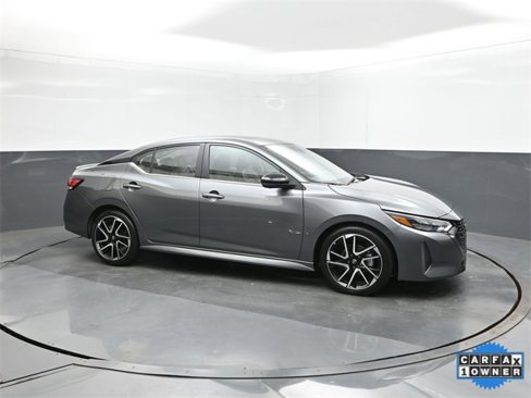 Used 2025 Nissan Sentra SR w/ SR Premium Package image 17