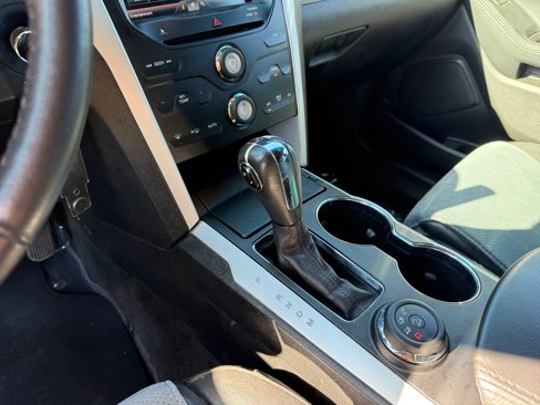 Used 2015 Ford Explorer XLT w/ Equipment Group 202B image 13