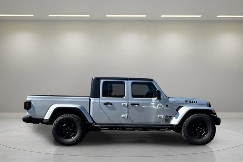 Used 2023 Jeep Gladiator Sport image 2