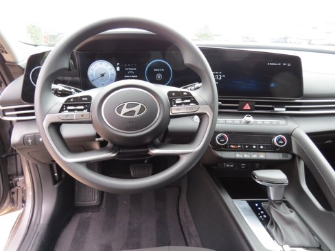 Used 2024 Hyundai Elantra SEL image 14