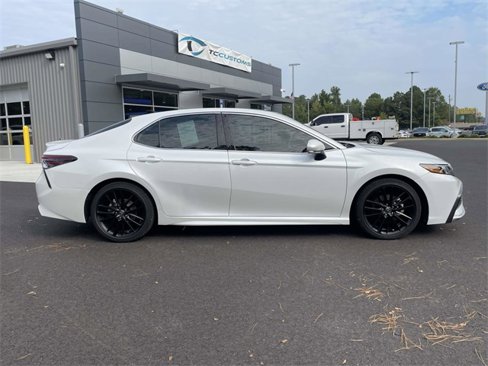 Used 2021 Toyota Camry XSE image 3
