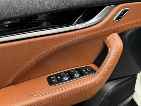 Used 2019 Maserati Levante image 39