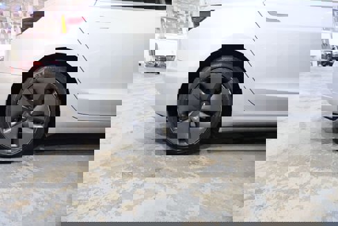 Used 2018 Tesla Model 3 Long Range image 12
