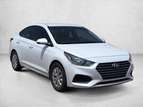 Used 2021 Hyundai Accent SE image 2