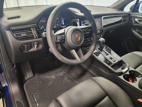 New 2025 Porsche Macan image 4