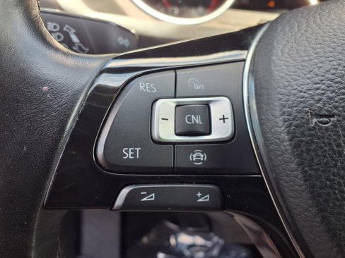 Used 2019 Volkswagen Tiguan SE image 19
