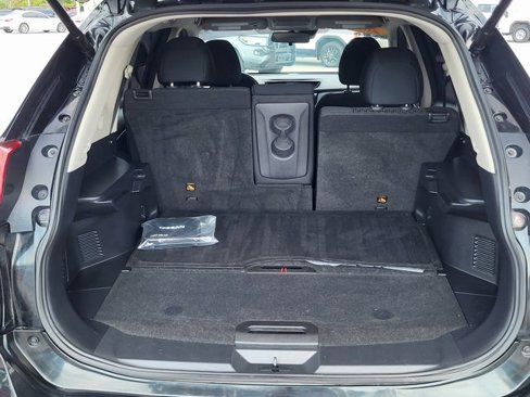 Used 2020 Nissan Rogue SV w/ Premium Package image 4
