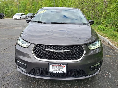 Used 2023 Chrysler Pacifica Touring-L image 29