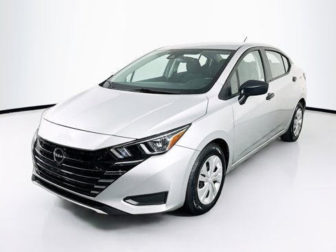 Used 2024 Nissan Versa S image 3