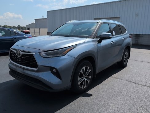 Used 2021 Toyota Highlander XLE image 5