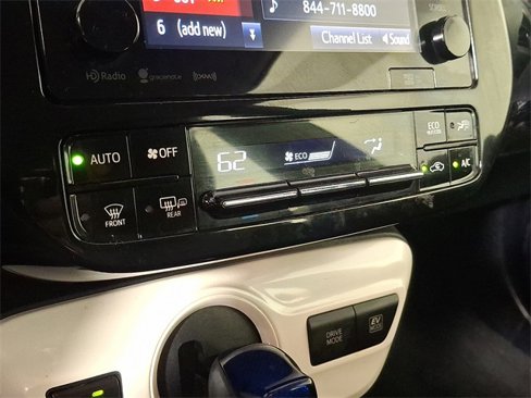 Used 2018 Toyota Prius Three image 18
