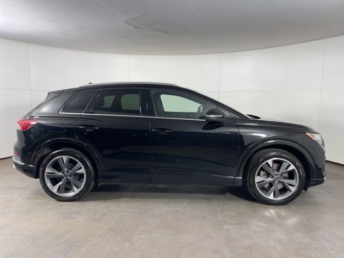 Used 2022 Audi Q4 e-tron Prestige image 8
