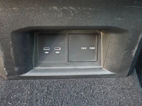 Used 2022 Volkswagen Atlas Cross Sport SE image 18