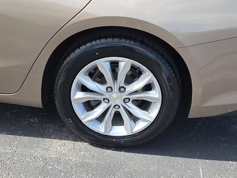 Used 2019 Chevrolet Malibu Hybrid w/ Leather Package image 4