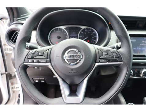 Used 2020 Nissan Kicks S image 23