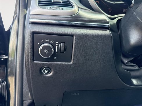Used 2019 Jeep Grand Cherokee Limited image 12