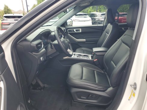 Used 2021 Ford Explorer XLT w/ Equipment Group 202A image 12