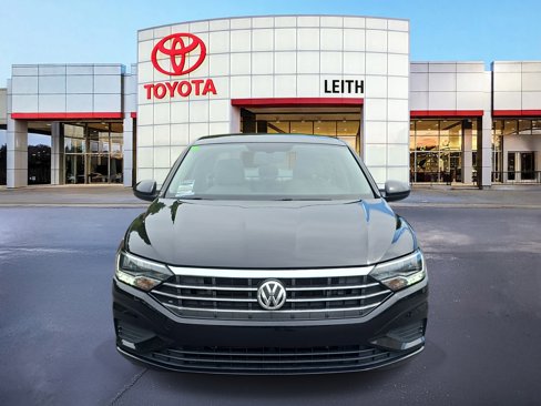 Used 2021 Volkswagen Jetta SE w/ SE Cold Weather Package image 2