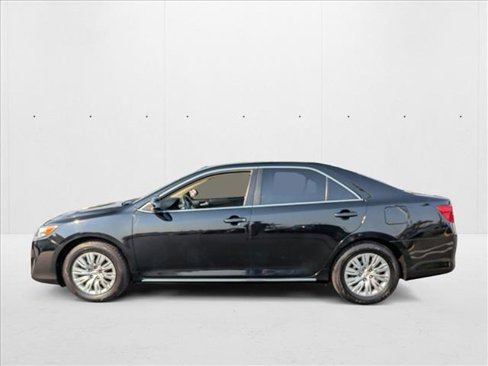 Used 2014 Toyota Camry LE image 8