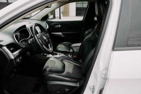 Used 2018 Jeep Cherokee Trailhawk image 16