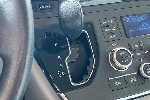 Used 2018 Toyota Sienna LE image 25