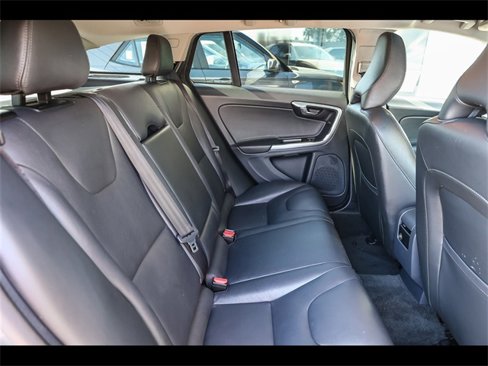 Used 2018 Volvo V60 T5 Cross Country w/ Convenience Package image 18