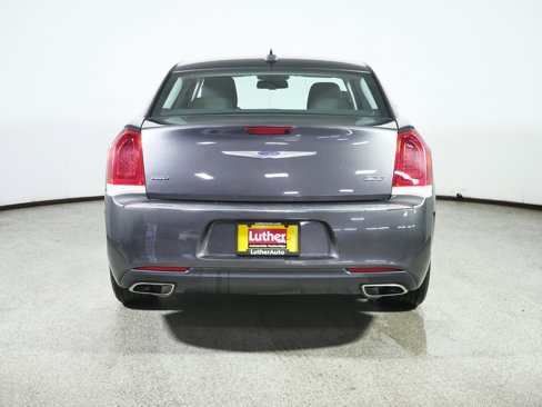 Used 2018 Chrysler 300 Touring image 6